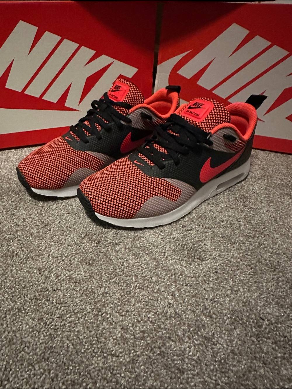 Nike Air Max Tavas Premium ‘Black/Bright Crimson/Dark Grey (2016) Size 9.5